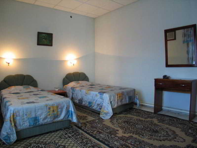 Club 777 Hotel Fargʻona Buitenkant foto