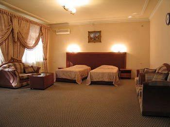 Club 777 Hotel Fargʻona Buitenkant foto