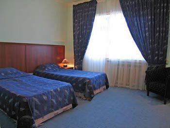Club 777 Hotel Fargʻona Buitenkant foto